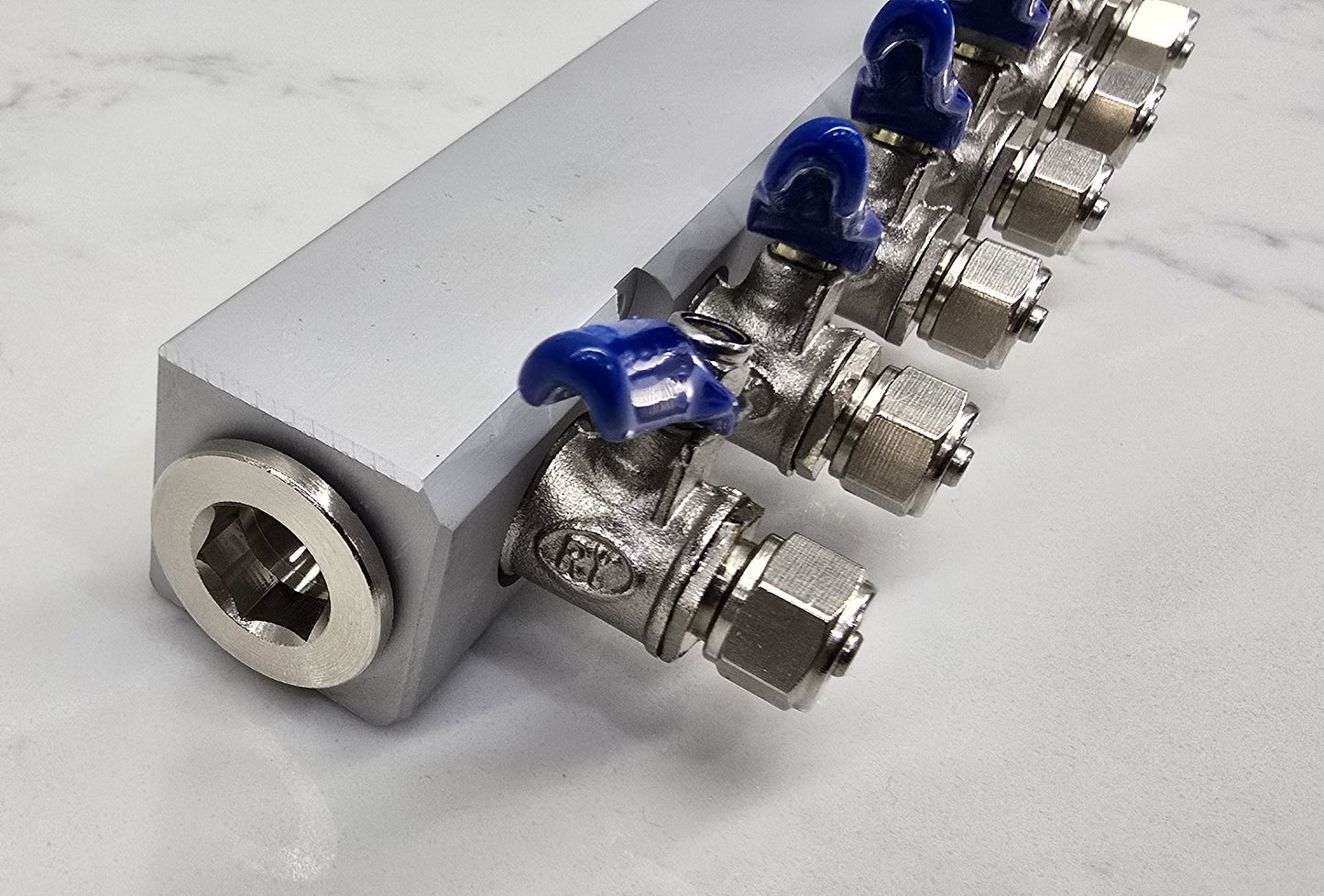 MANIFOLD BLOCK WITH TAPS 6 5 4 3 2 WAY