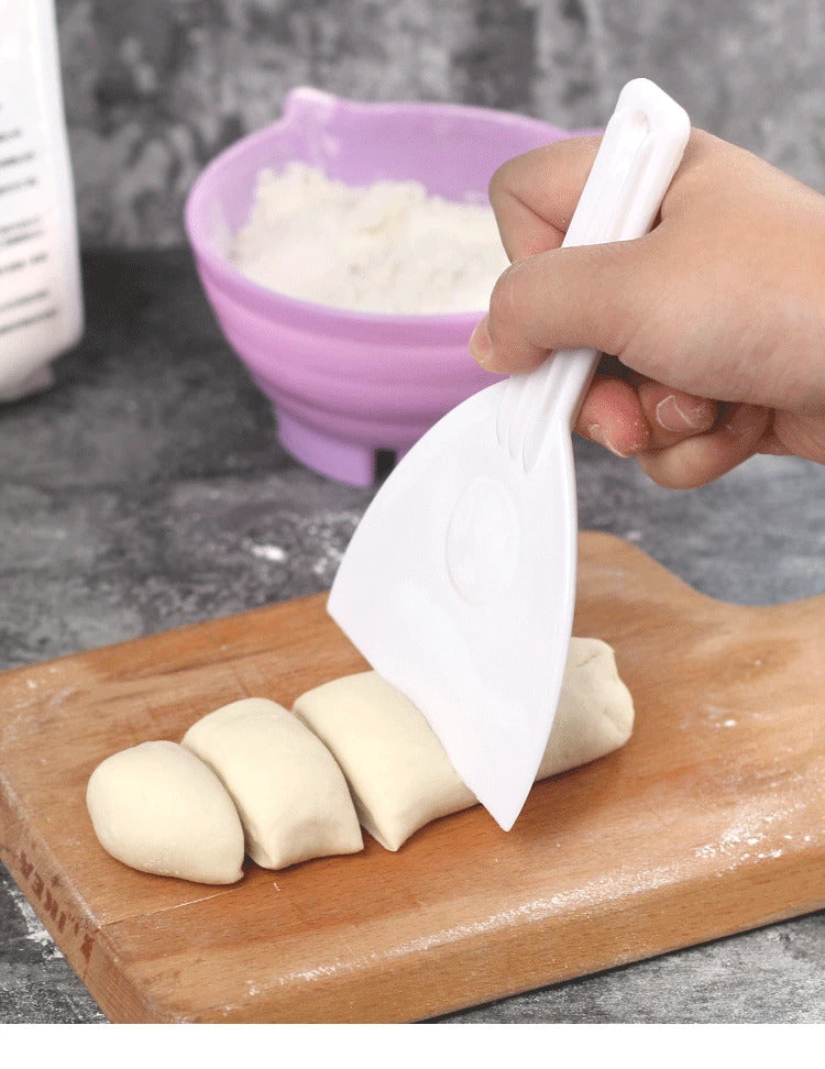 PLASTIC BREAD / PIZZA DOUGH SCRAPER CUTTER